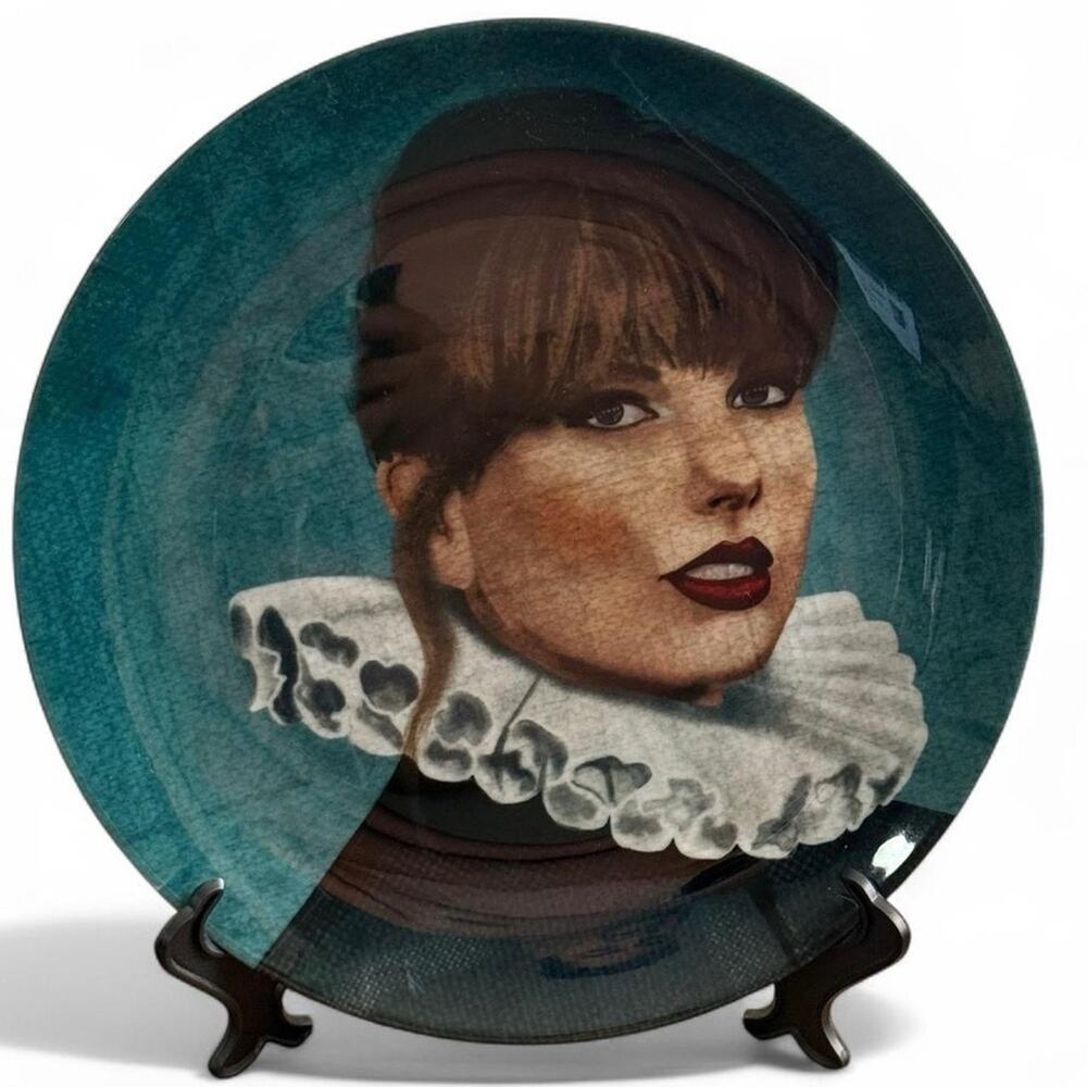 ART WOW Renaissance Portrait of Taylor Swift by AbiGoLucky on Plate With Stand